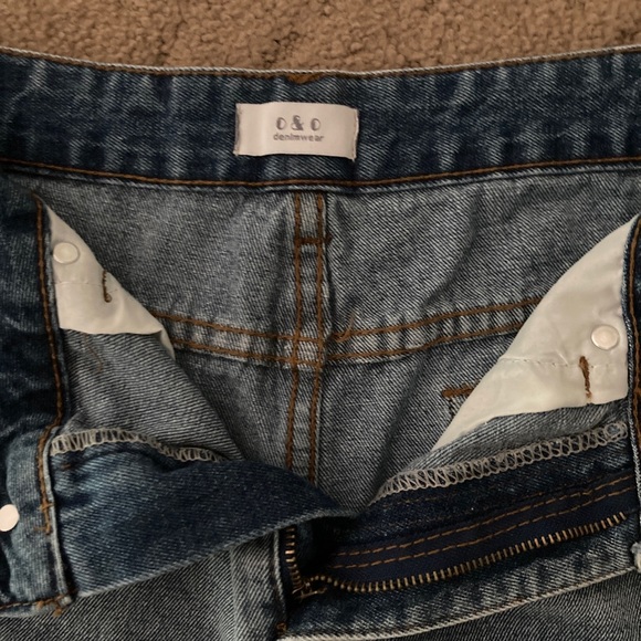 Oversized distressed shorts - Picture 2 of 5